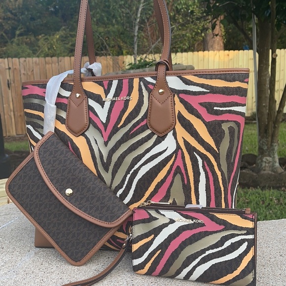 Michael kors purse & wallet set - Picture 3 of 14